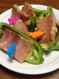 ピーマンとベーコンのチーズ挟み焼き-レシピのメイン写真