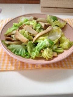 焦がしきのこと春キャベツ炒め-レシピのメイン写真