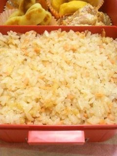 鮭フレークと天かすのご飯-レシピのメイン写真