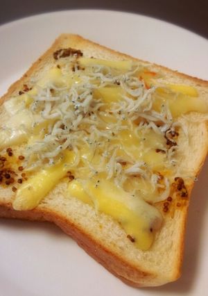 マスタード好きのしらすチーズトースト-レシピのメイン写真