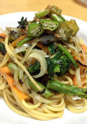 塩昆布パスタ オクラと梅のトッピング-レシピのメイン写真