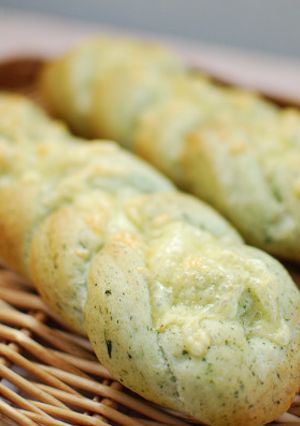 ほうれん草&ピザチーズの三つ編みパン-レシピのメイン写真