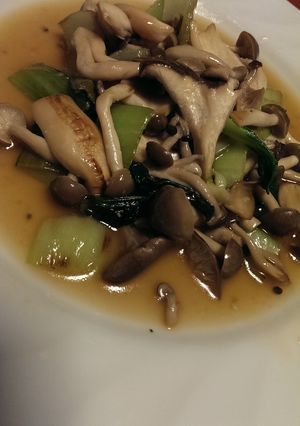 簡単きのことチンゲン菜のにんにく醤油炒め-レシピのメイン写真