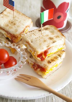 ハムと卵ととろ〜りチーズの♪ホットサンド-レシピのメイン写真