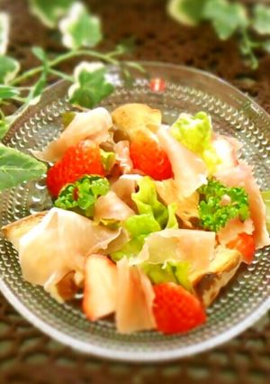 おもてなし＊いちごと生ハムのサラダ-レシピのメイン写真