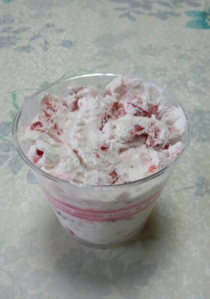ケーキの残り物♡イチゴアイス♪-レシピのメイン写真