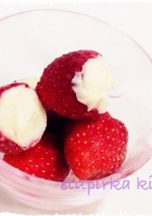 クリームチーズを詰めたフローズンいちご-レシピのメイン写真
