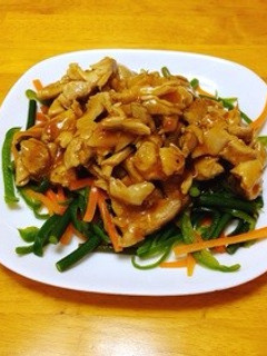 野菜炒めの上に鳥もも肉ドーン!-レシピのメイン写真