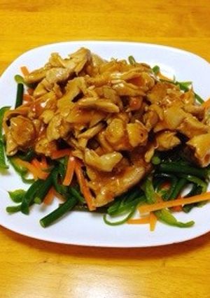 野菜炒めの上に鳥もも肉ドーン！-レシピのメイン写真