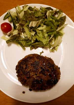 野菜嫌いな子供も食べた人参入りハンバーグ-レシピのメイン写真