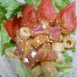 マグロぶつ切りのわさび醤油和えトマト添え