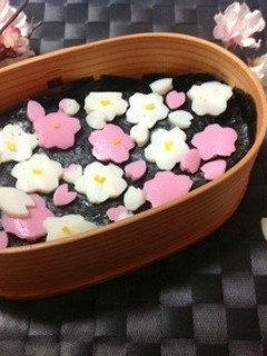 桜 夜桜弁当!蒲鉾半分でも作れる-レシピのメイン写真
