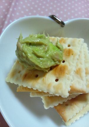 クラッカーにＯＮ。アボカドクリーム-レシピのメイン写真