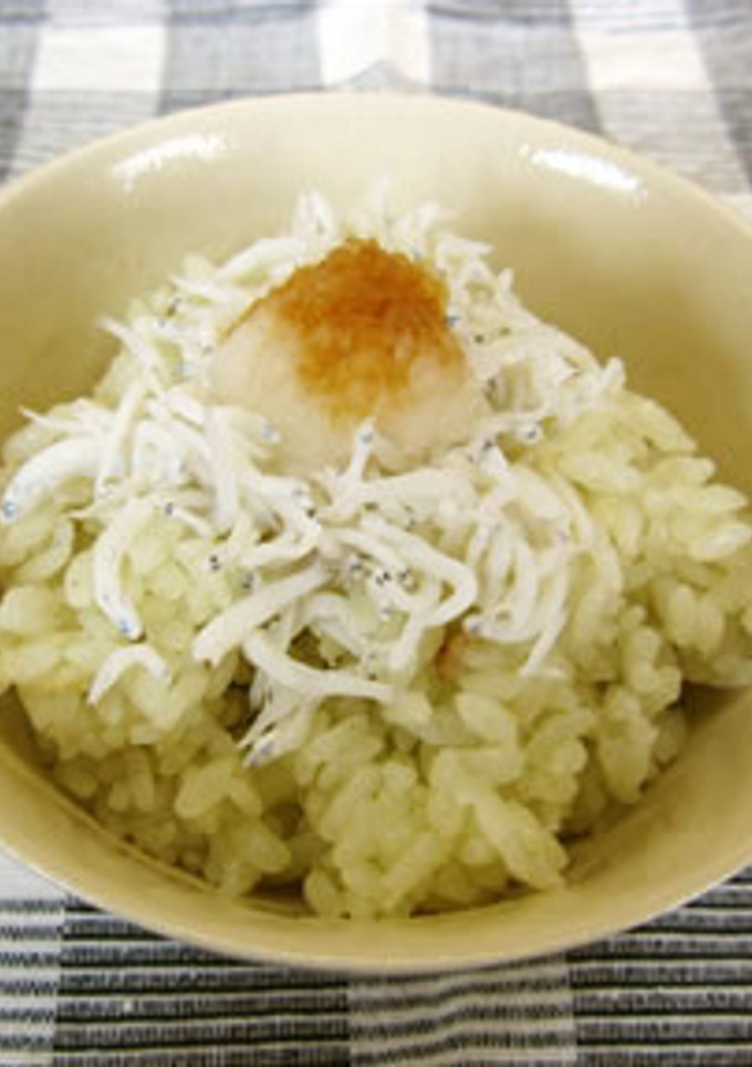 昆布茶の炊き込みごはん～しらす添え～-レシピのメイン写真