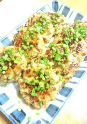 鶏胸肉とごぼうのピリ辛つくねハンバーグ-レシピのメイン写真
