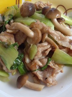 チンゲン菜と豚肉としめじのオイスター炒め-レシピのメイン写真