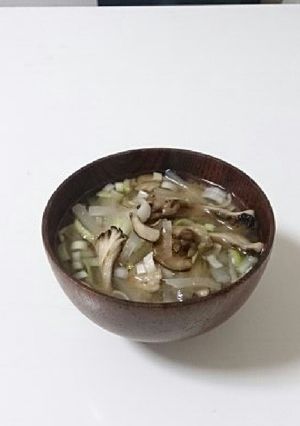 舞茸と大根の味噌汁-レシピのメイン写真