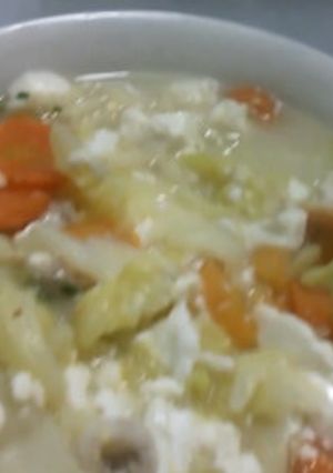 インスタントラーメンに野菜たっぷり-レシピのメイン写真