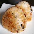 胡麻油香る焼おにぎり☆鮭わかめ