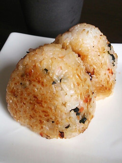 胡麻油香る焼おにぎり☆鮭わかめ-レシピのメイン写真