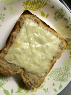 朝食に我が家の定番!ツナチーズトースト♫-レシピのメイン写真
