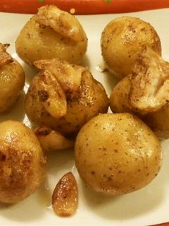 新じゃがいも丸ごとニンニク炒め!-レシピのメイン写真