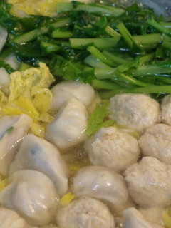 鶏団子と水餃子のシンプル鍋-レシピのメイン写真