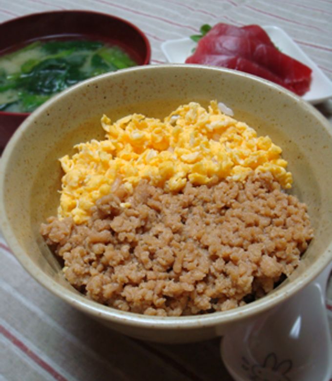 鶏そぼろ（鶏そぼろ丼・そぼろ弁当） by とほほ 【クックパッド】 簡単