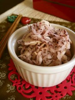 切り干し大根のゆかり和え☆お弁当に桜色-レシピのメイン写真