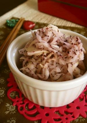 切り干し大根のゆかり和え☆お弁当に桜色-レシピのメイン写真