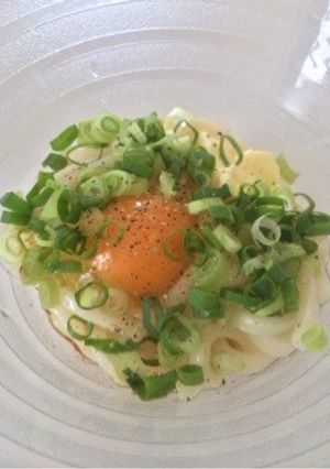 5分で完成♡釜玉うどんカルボナーラ-レシピのメイン写真