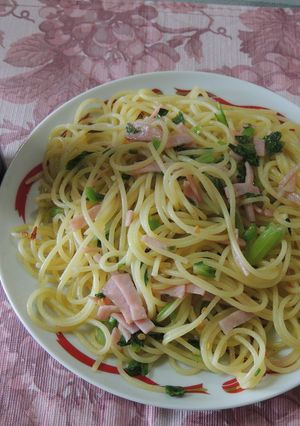 超簡単！セロリの葉とハムのペペロンチーノ-レシピのメイン写真