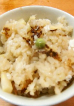 鯛とタケノコとえんどう豆の炊き込みご飯-レシピのメイン写真