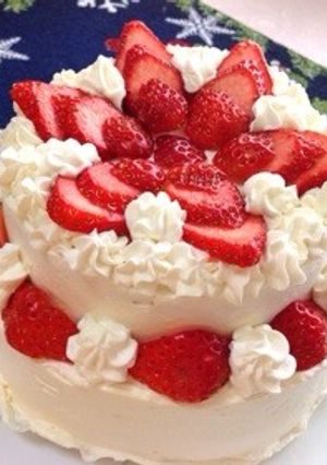 苺クリームの二段デコレーションケーキ♪-レシピのメイン写真