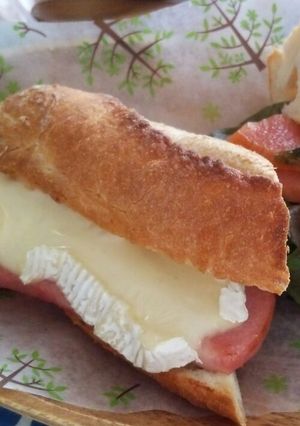 朝食にカマンベールチーズのバケットサンド-レシピのメイン写真
