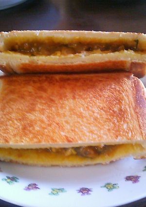 ホットサンドにカレー挟めちゃいました♪-レシピのメイン写真