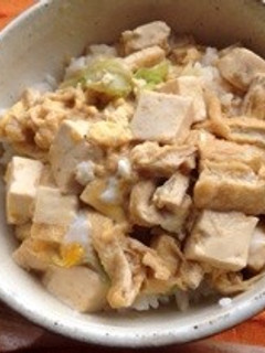 簡単ランチ❗️麺つゆで豆腐と揚げの親子丼-レシピのメイン写真