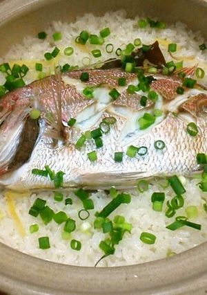 土鍋で。尾頭つきの鯛飯-レシピのメイン写真
