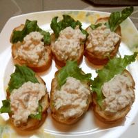 基本からアレンジまで！思わずつくりたくなる「ツナのカナッペ」の