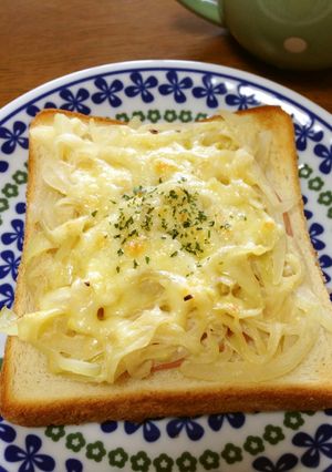 たっぷり玉ねぎが主役のハムトースト-レシピのメイン写真