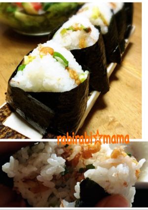 お弁当におすすめ！天かす＊たぬきおにぎり-レシピのメイン写真