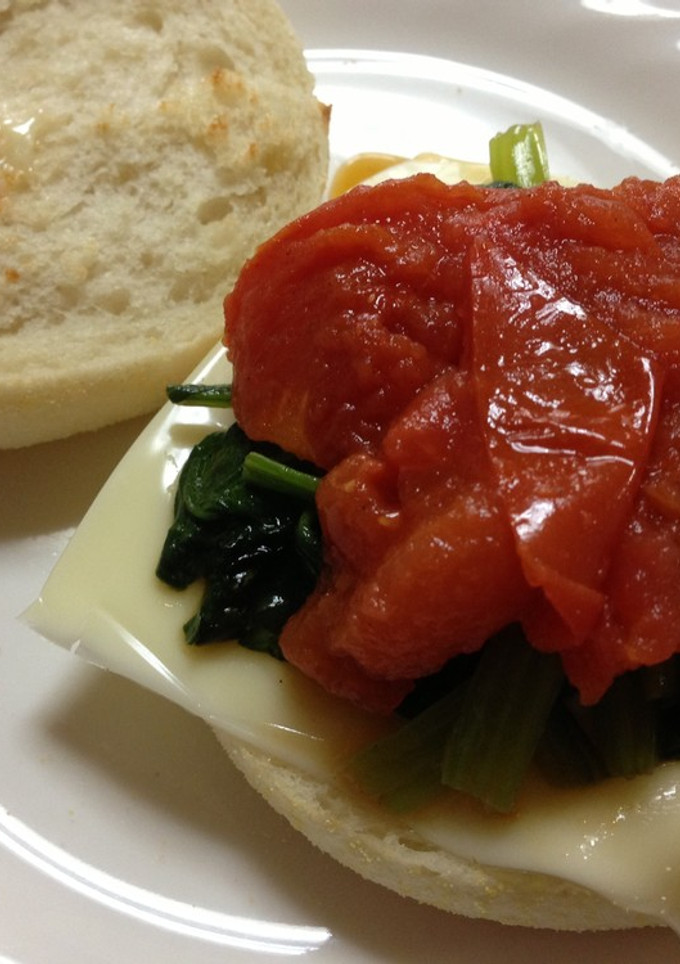 おしゃれ朝食♡トマトほうれん草のマフィン-レシピのメイン写真