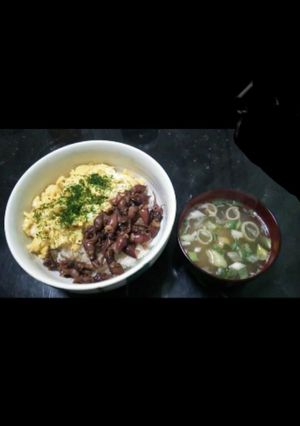 ホタルイカと、フワフワ玉子のツートン丼-レシピのメイン写真