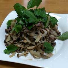 รูปของ ♪牛肉と蓮根としめじの甘辛炒め煮♪