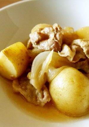 新ジャガ新タマネギで。春の肉じゃが-レシピのメイン写真