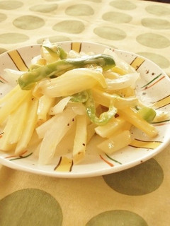 チーズON!新じゃが&新玉ねぎの旨塩炒め-レシピのメイン写真