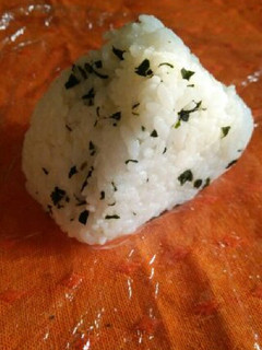 ワカメおにぎり-レシピのメイン写真