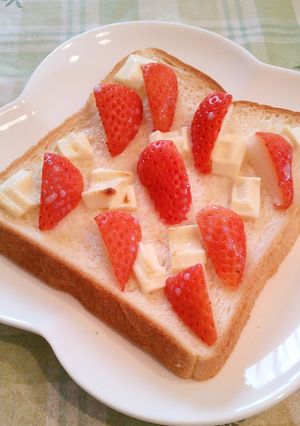 いちごとホワイトチョコのトースト-レシピのメイン写真