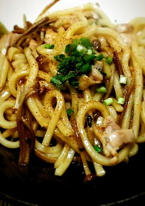 ★単身赴任専用★大盛ホルモン焼きうどん♪-レシピのメイン写真