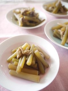 優しい味☆つわぶきと油揚げの煮もの-レシピのメイン写真